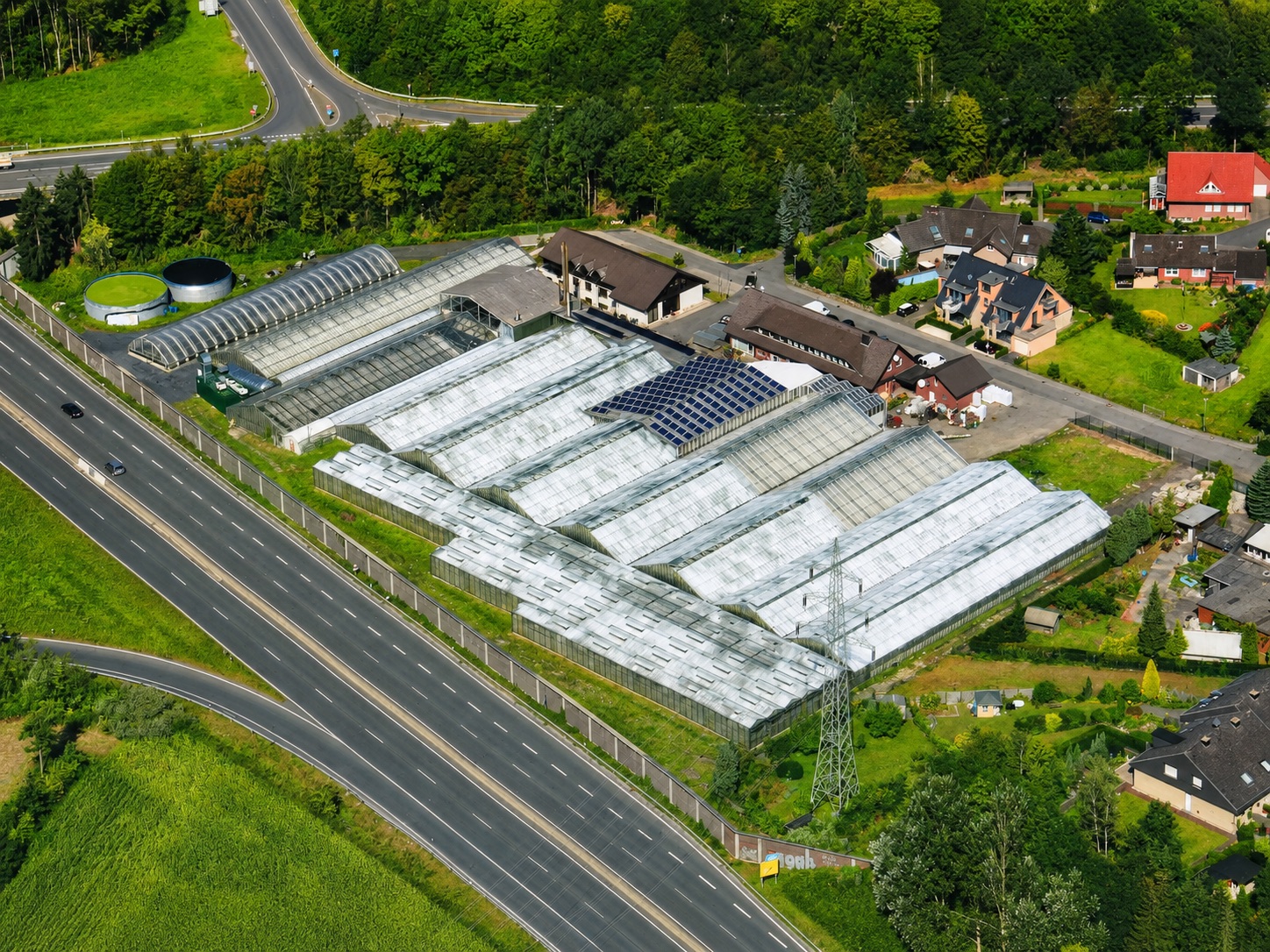 Luftaufnahme des Gewächshaus-Komplexes der Gärtnerei Heynck